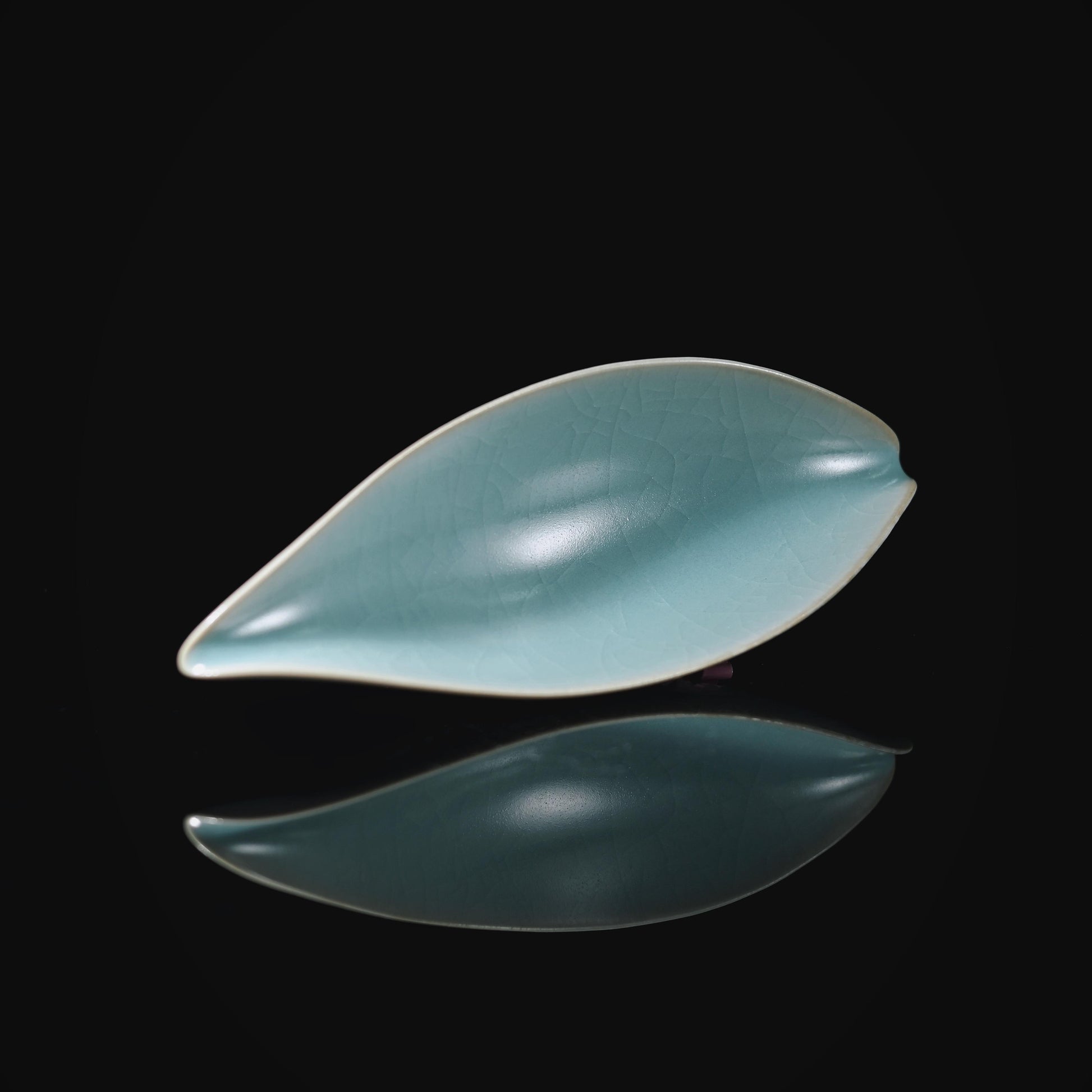 Ru ware tea accessory