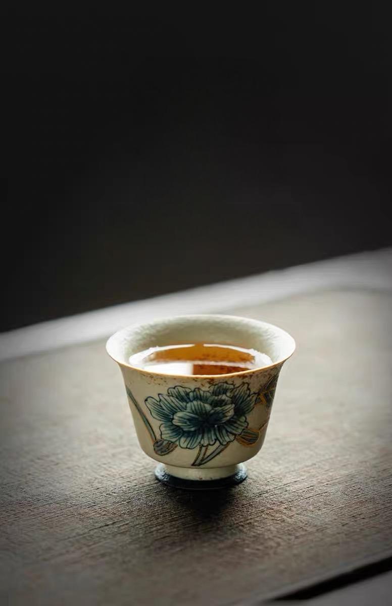Old Clay Blue-and-White Volcanic Stone Caramel Glaze Tea Cup (45ml) with Hand-Painted Flora Design