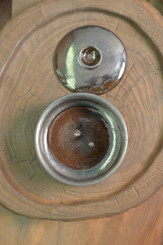 Handmade black pottery gaiwan from Jingdezhen with crackle glaze texture