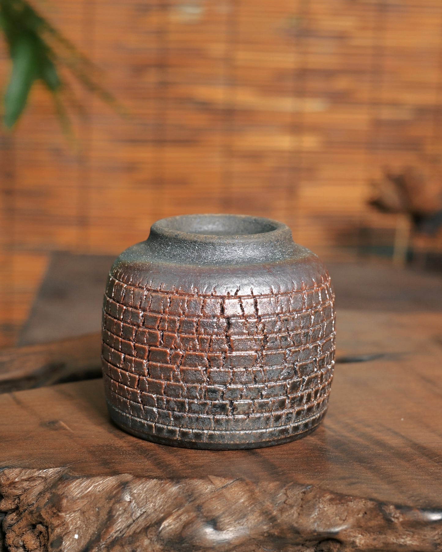 Wood-fired iron-clay teacup used for brewing high-aroma oolong tea