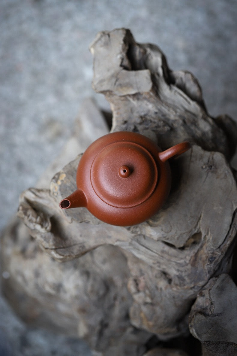 Gongfu teapot made from symbiotic Jiangpo clay ore, combining characteristics of Duan, Red and Purple clays