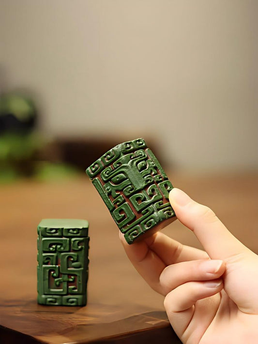 Rectangular pillar form gai zhi showing flat top surface for cradling lid knob and stable wide base