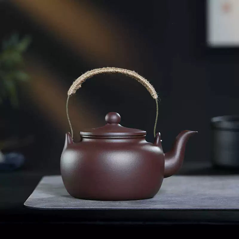 Oversized 1050ml Yixing zisha clay teapot with comfortable grip for daily use