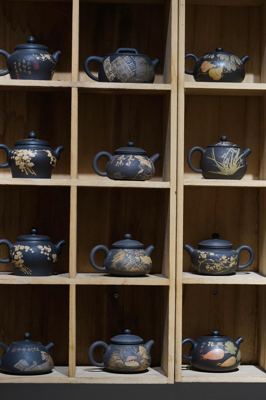 Comparison chart of Purple Clay from Jianshui and Yixing Purple Clay (Zisha), showing differences in clay texture, craftsmanship, and tea-brewing performance