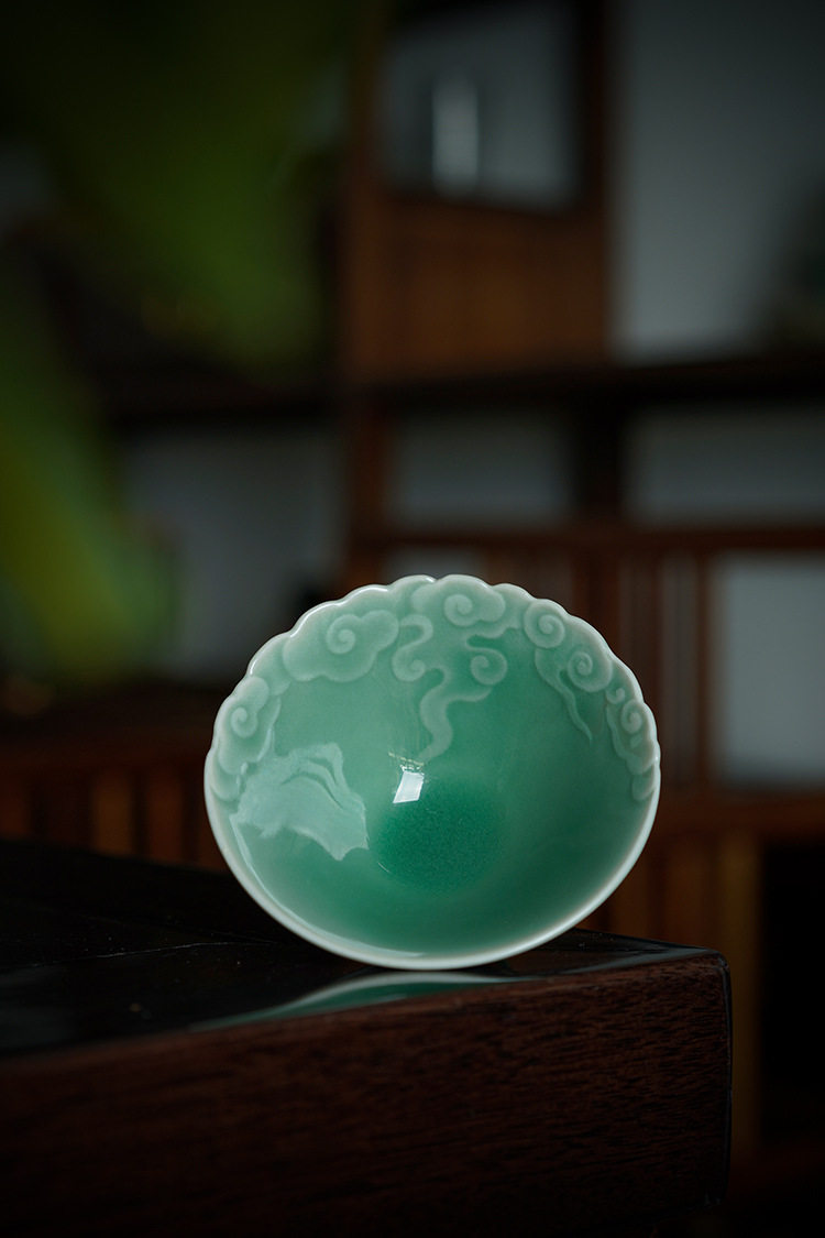 Longquan Celadon Embossed Cloud Patterns Tea Cup