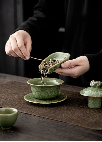 Longquan Celadon Gaiwan mit Glückswolkenrelief 200 ml