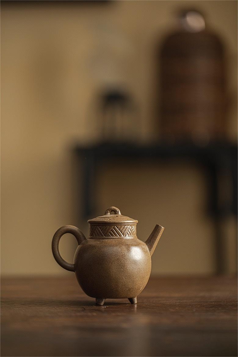 Vintage 3-Footed Rough Ceramic Tea Pot Chado Ware