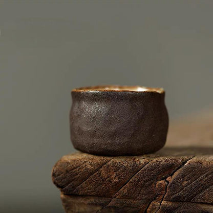 Tasse à thé rétro en poterie texturée brute wabi-sabi faite à la main