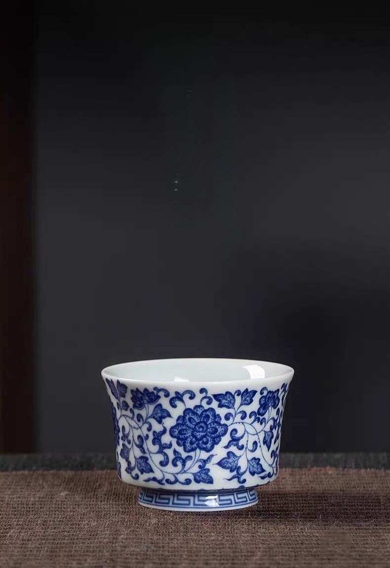 Jingdezhen Blue and White Porcelain Lotus Scrolling Pattern Short-stemmed Tea Cup