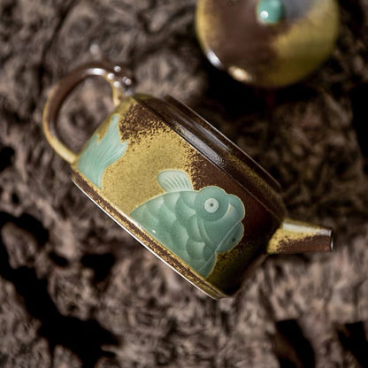 Longquan-Celadon-Teekanne in Pflaumengrün mit Pflanzenaschelasiert