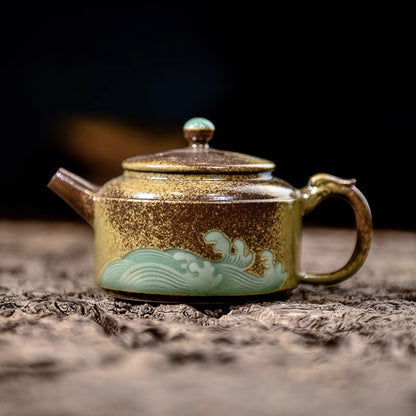 Longquan-Celadon-Teekanne in Pflaumengrün mit Pflanzenaschelasiert