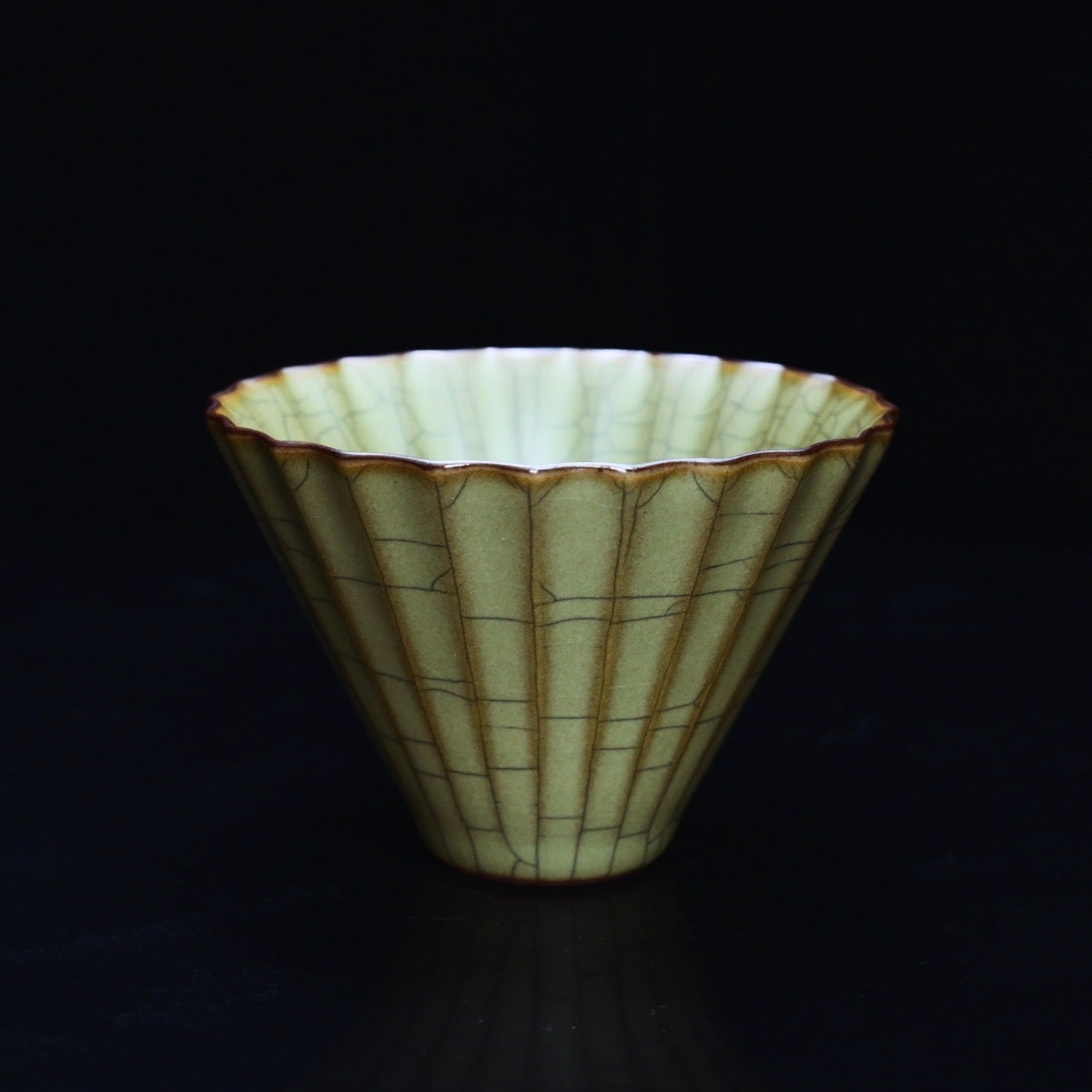 Longquan Celadon – Ge Kiln Daisy Host Tea Cup