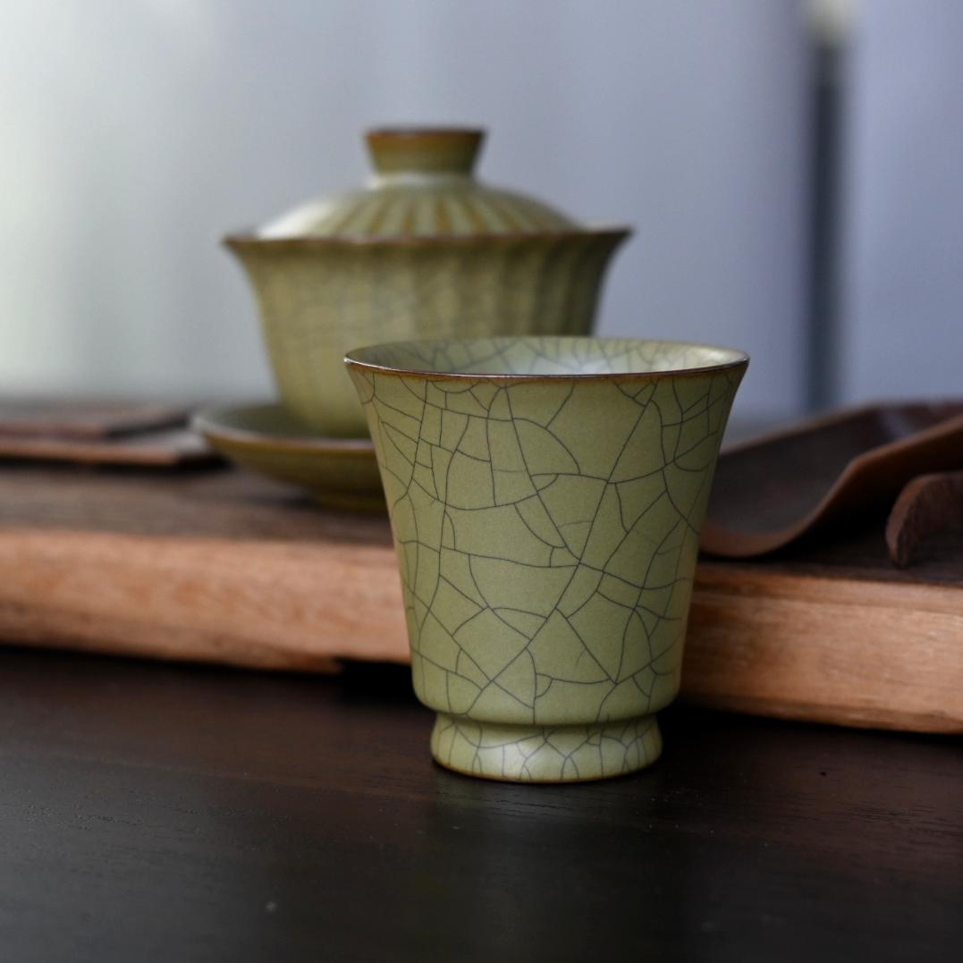 Celadon-Ge Kiln Crackle Pattern "Guifei" Beauty Teacup