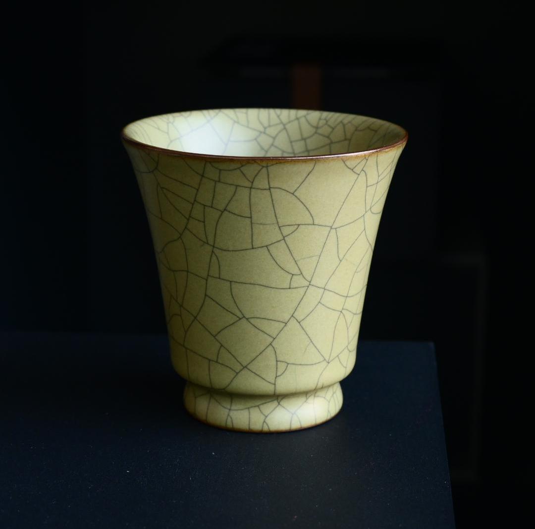 Celadon-Ge Kiln Crackle Pattern "Guifei" Beauty Teacup