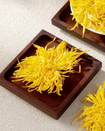 Brew the essence of sunshine — a tea that refreshes the body, clears the mind, and captures nature’s quiet beauty.