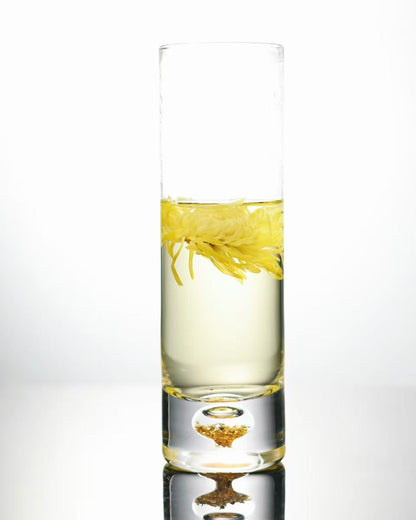 Golden petals, silky fragrance — a timeless herbal tea crafted to restore balance and inner peace.