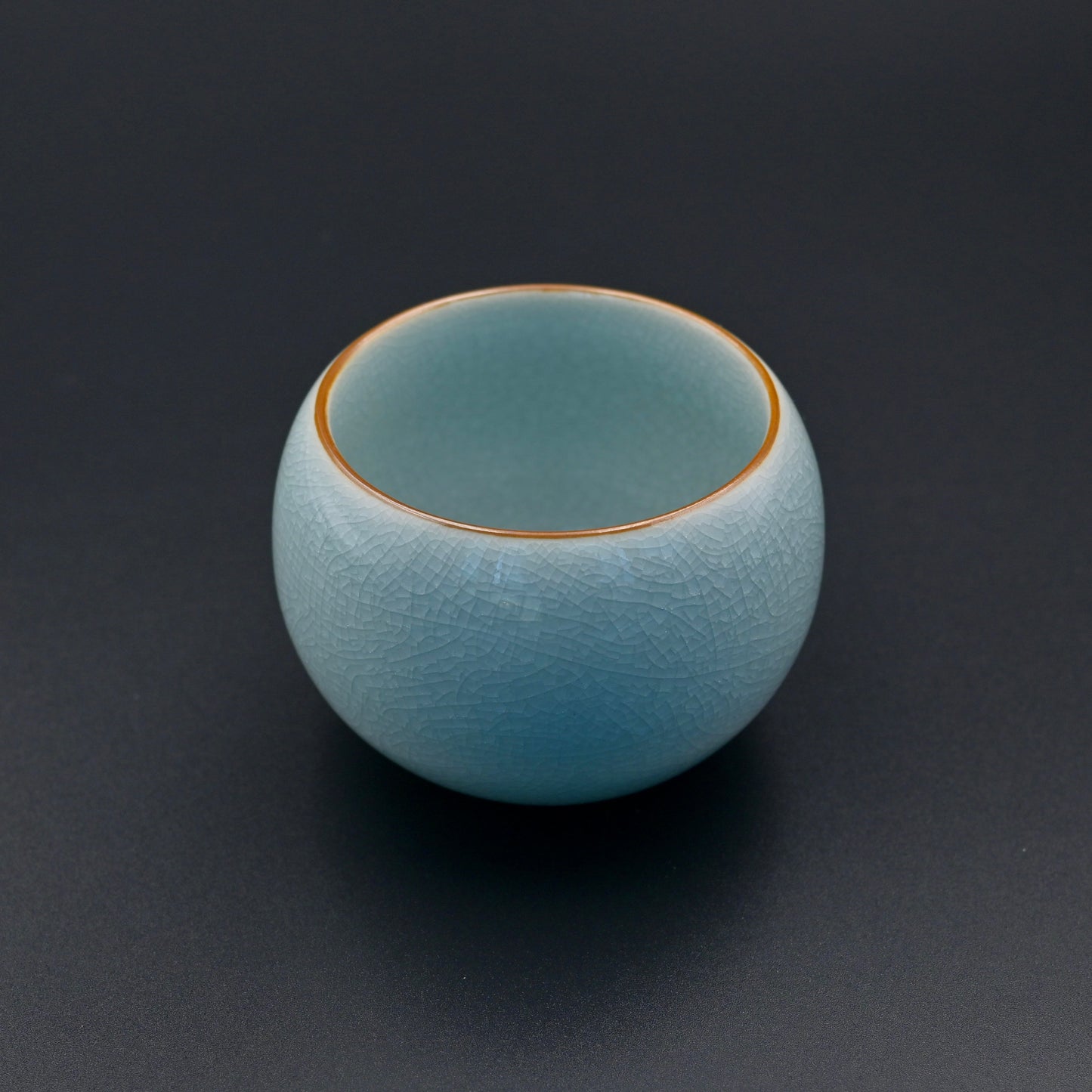 “Dragon’s Egg” Ru Porcelain Ice-cracks Host Tea Cup