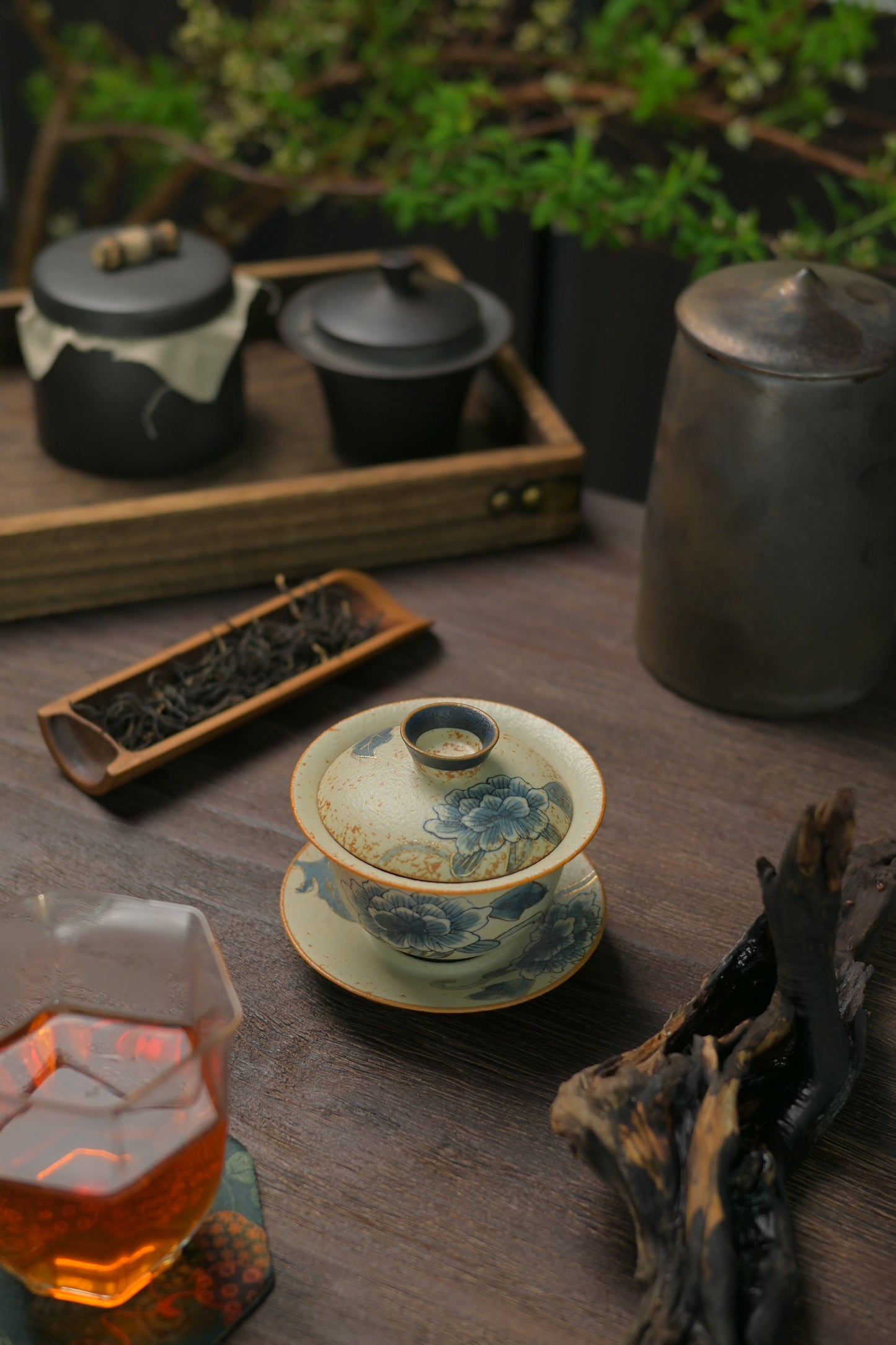 Old Clay Blue-and-White Volcanic Stone Style Caramel Glaze Gaiwan with Hand-Painted Peony Design