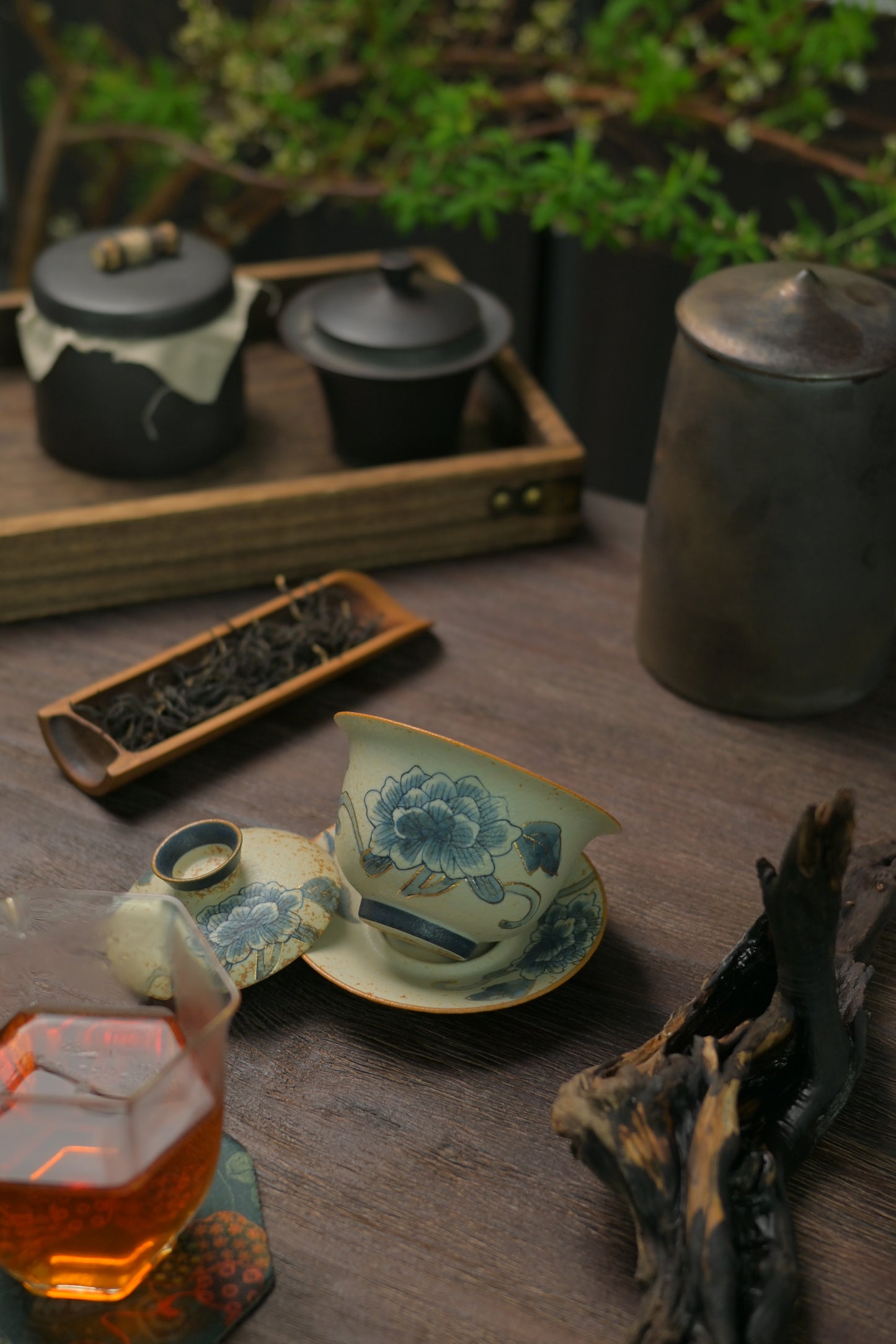 Old Clay Blue-and-White Volcanic Stone Style Caramel Glaze Gaiwan with Hand-Painted Peony Design