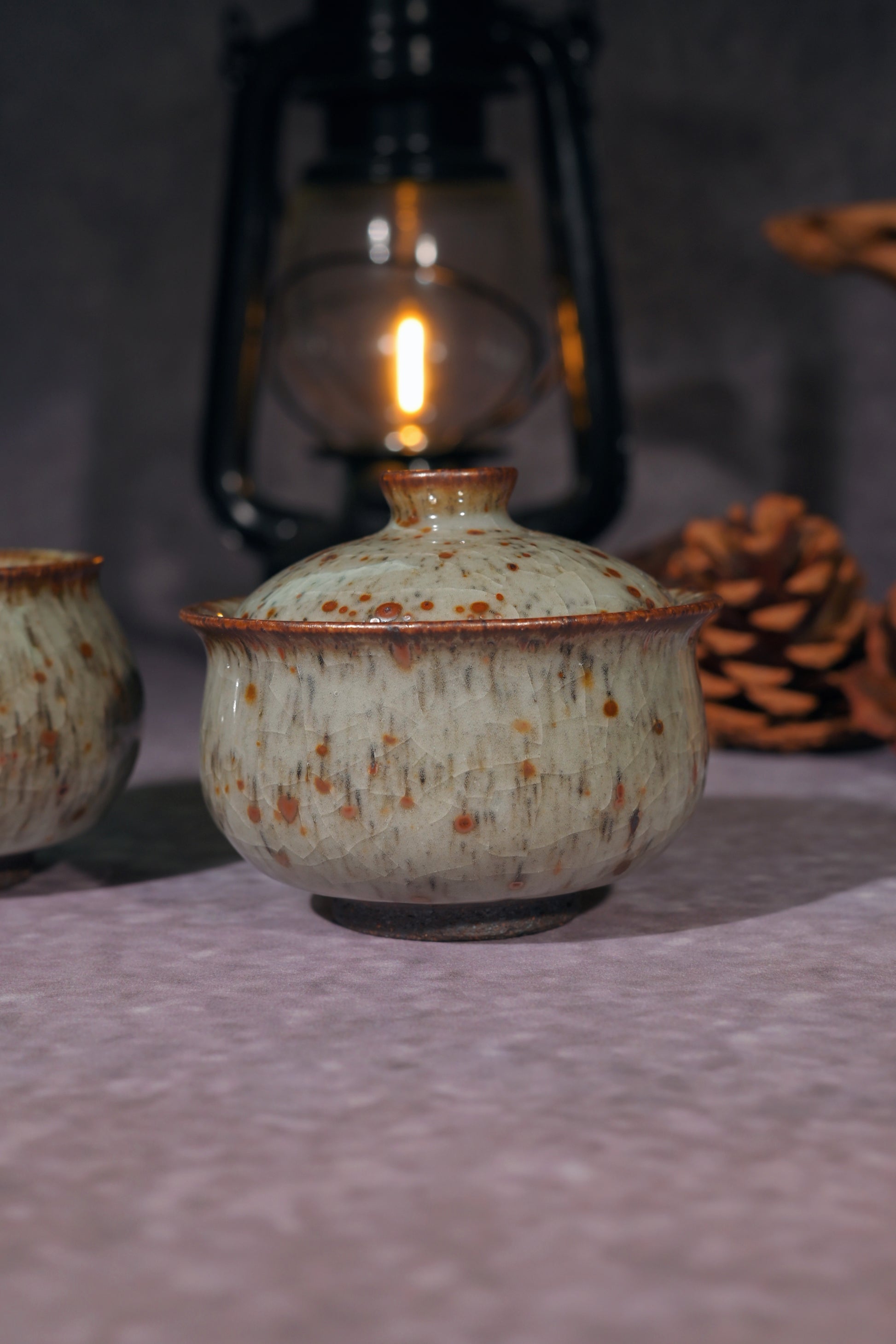 Unique drum-shaped Shino Gaiwan for professional Gongfu tea ceremony and collectors.