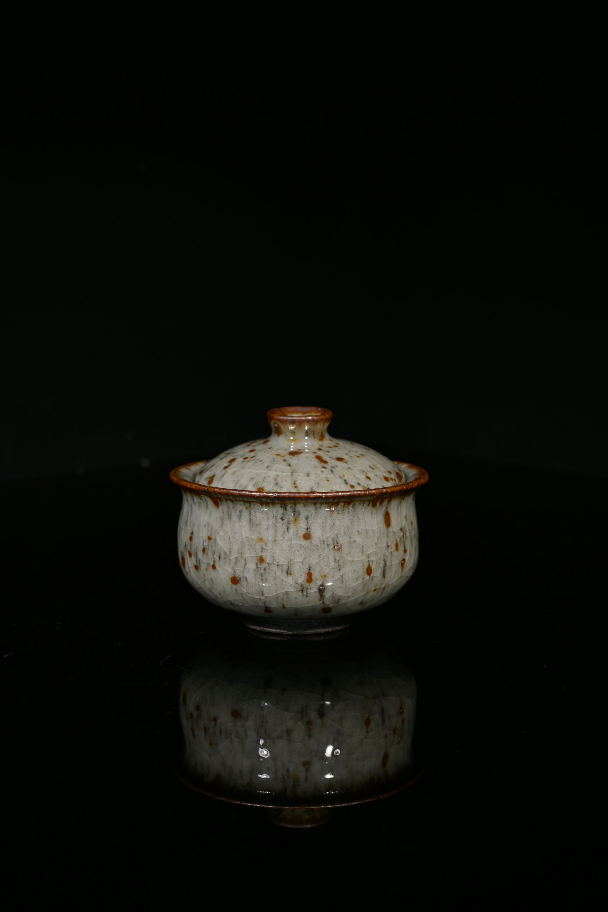 Artisan-made Shino porcelain tea set featuring a rustic "Leopard Rain" glaze texture.