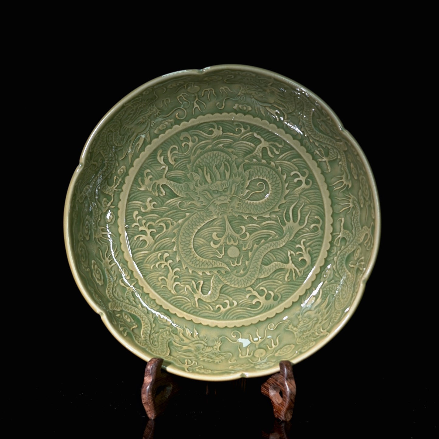 Celadon Yaozhou Olive-Green Glaze Embossment Teapot Plate
