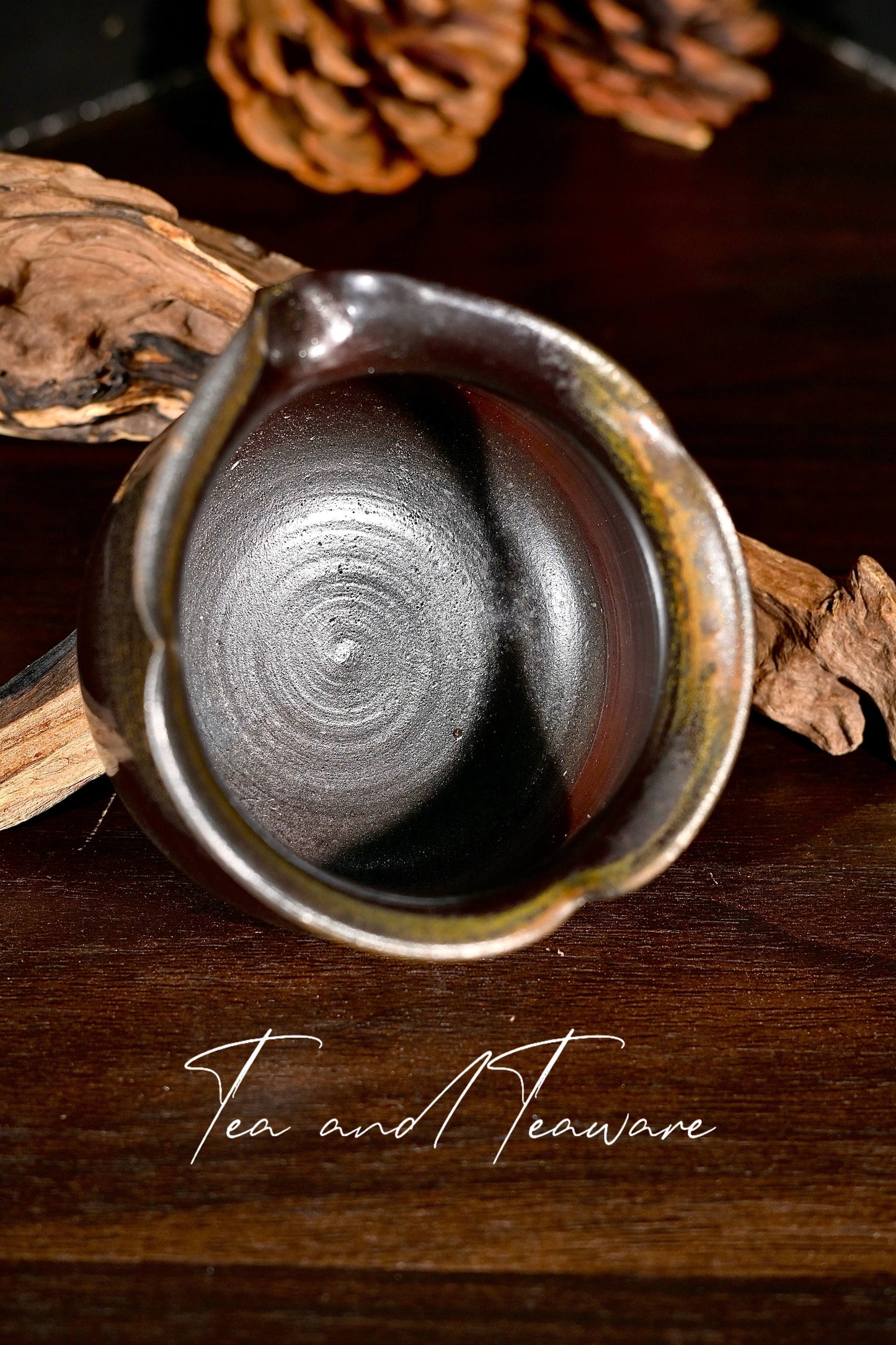 Pièce unique en bois cuit, boue artisanale noire et or, tasse d'équité 200 ml