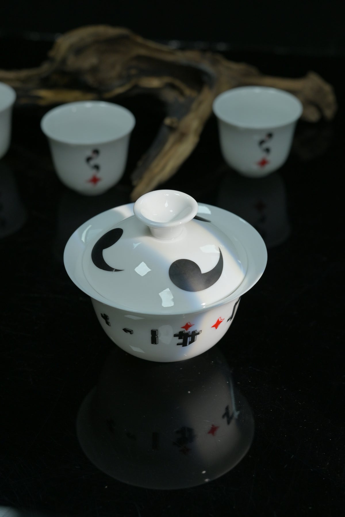 Dehua White Porcelain "Magatama Echo" Gaiwan Set 110ml