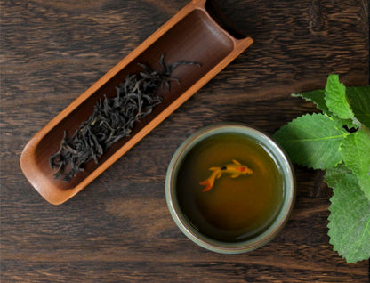 Longquan-Seladon Ge-Brennofen pflaumengrüne "Kleiner Fisch" Gongfu-Teetasse.