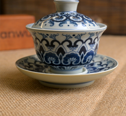 Der blau-weiß verzierte Lotus-Gaiwan, Jingdezhen Qinghua Teeschale