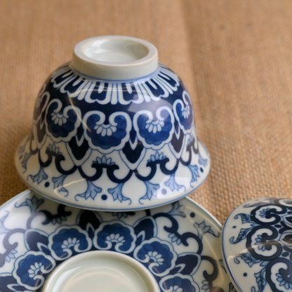 Der blau-weiß verzierte Lotus-Gaiwan, Jingdezhen Qinghua Teeschale