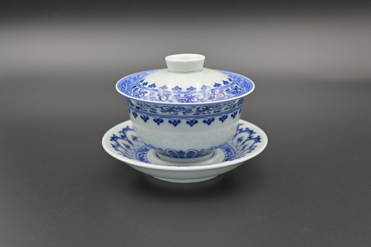 Hand-painted Jingdezhen Blue and White Ceramic Tea Bowl (Gaiwan)