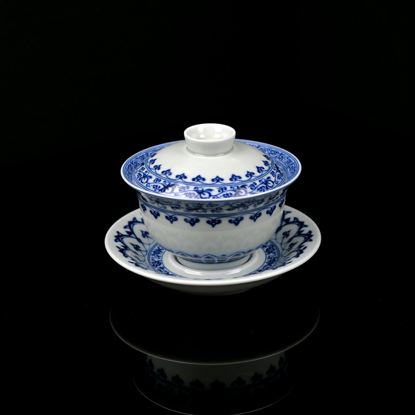 Hand-painted Jingdezhen Blue and White Ceramic Tea Bowl (Gaiwan)