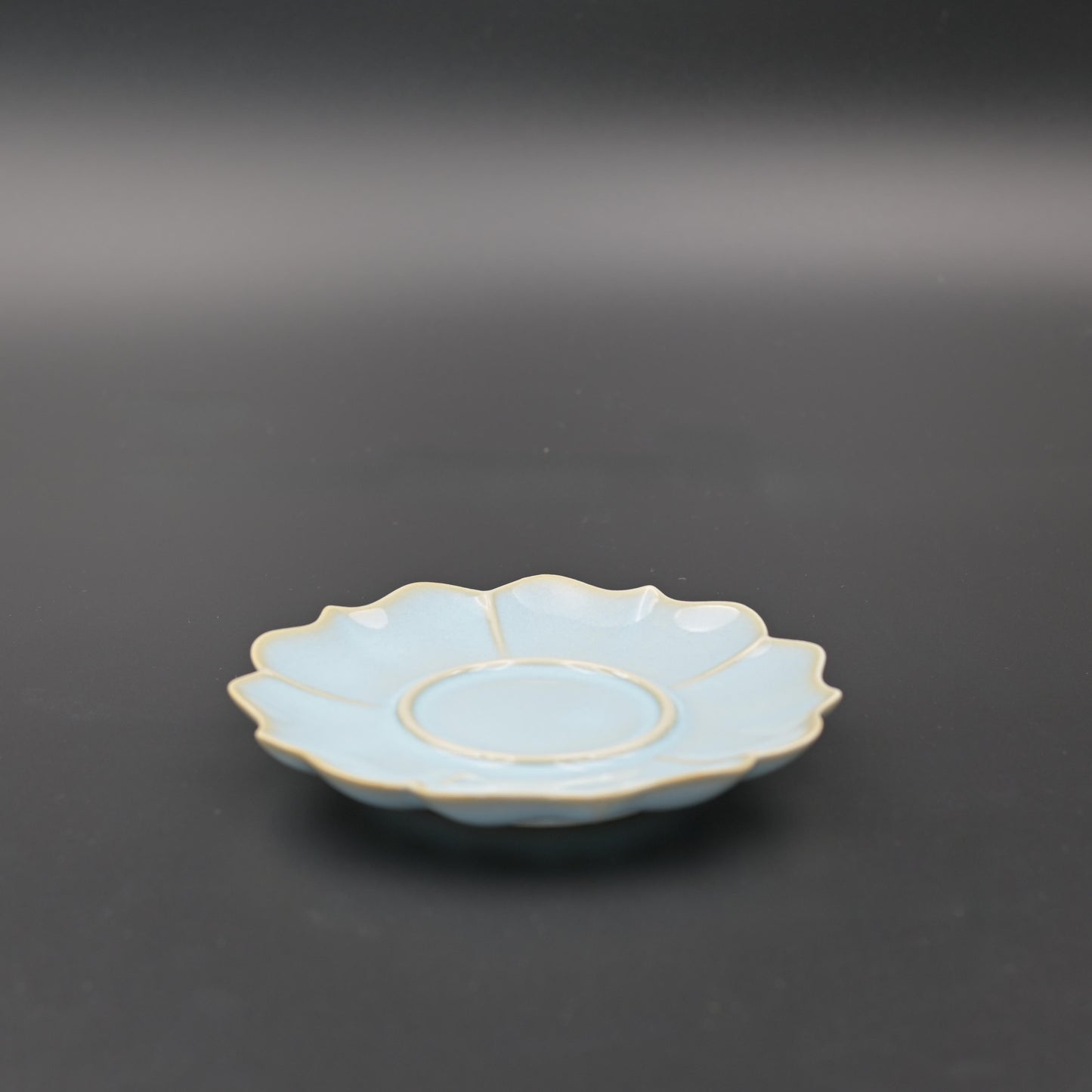 Sunflower-shaped blue sky Ru porcelain Saucer for Host tea cup