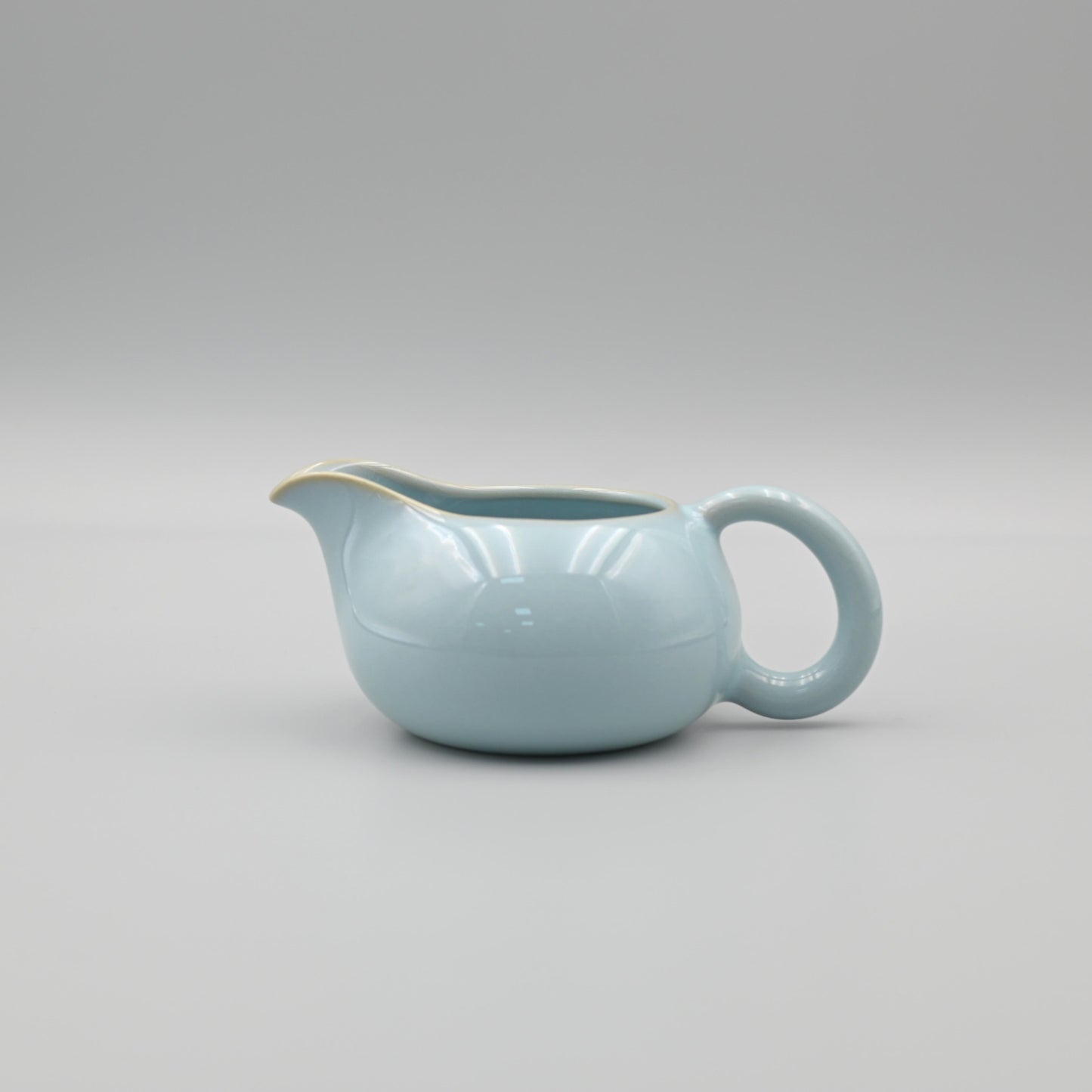 Ru Porcelain Sky Blue Color Supporting Nail Craftsmanship Gongdao Cup (Fairness Cup)