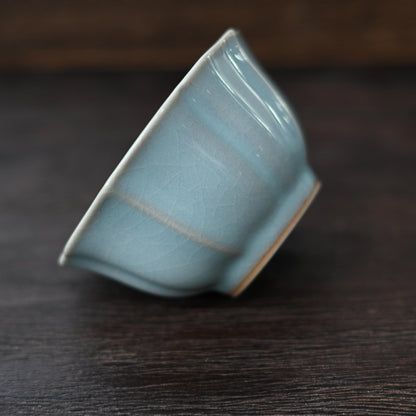 Ru-Ware Teetasse mit Lotusblütenkelch