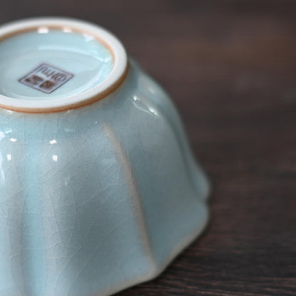 Ru-Ware Teetasse mit Lotusblütenkelch