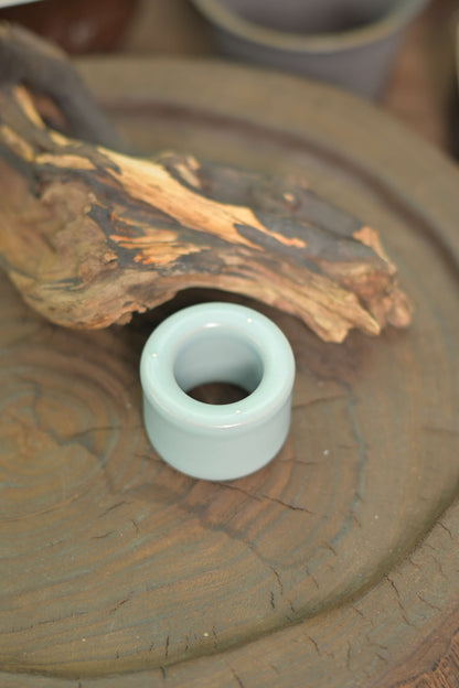 Ru-Ware-Daumenring mit Weidenblatt-Craquelé-Glasur