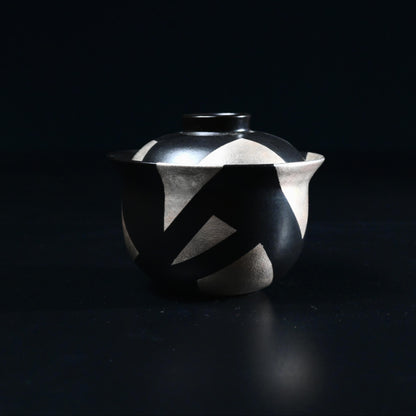 Einzelstück Versilberte unregelmäßige geometrische schwarz-weiße Gaiwan (Teetasse)