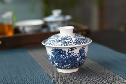 Bol à thé bleu et blanc de Jingdezhen à décor de Qilin