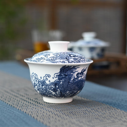 Bol à thé bleu et blanc de Jingdezhen à décor de Qilin