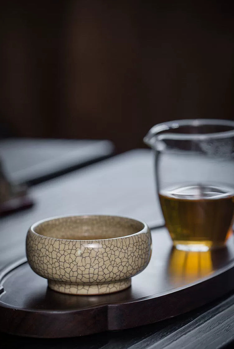 Gongfu tea setup featuring a classical Ge Kiln style tea cup with distinctive crackle pattern