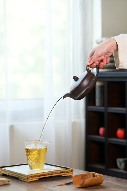 Théière en terre cuite pourpre semi-artisanale Pot Zisha de Yixing.