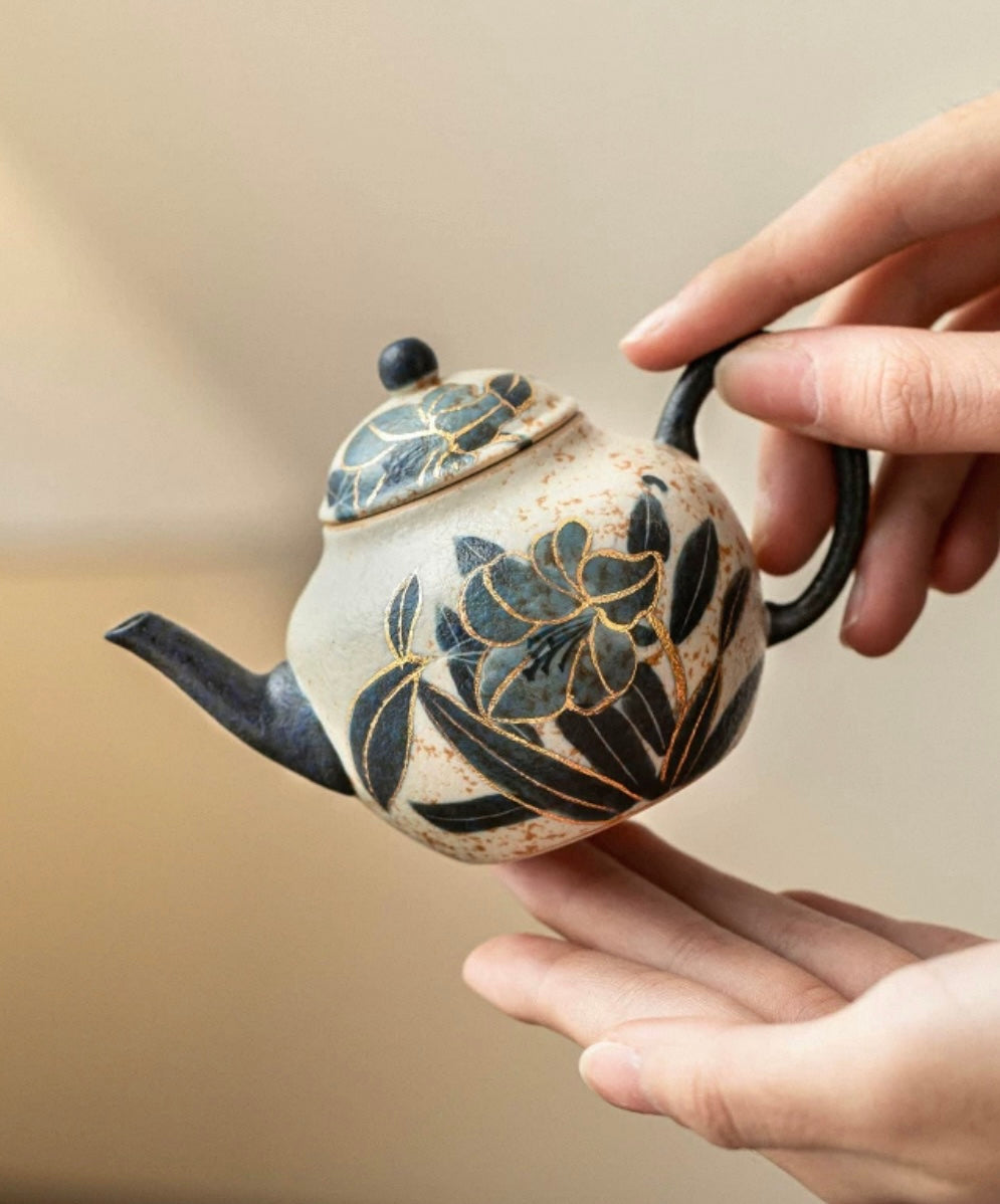 Old Clay Blue-and-White Volcanic Stone Style Caramel Glaze Gaiwan with Hand-Painted Daffodils Design