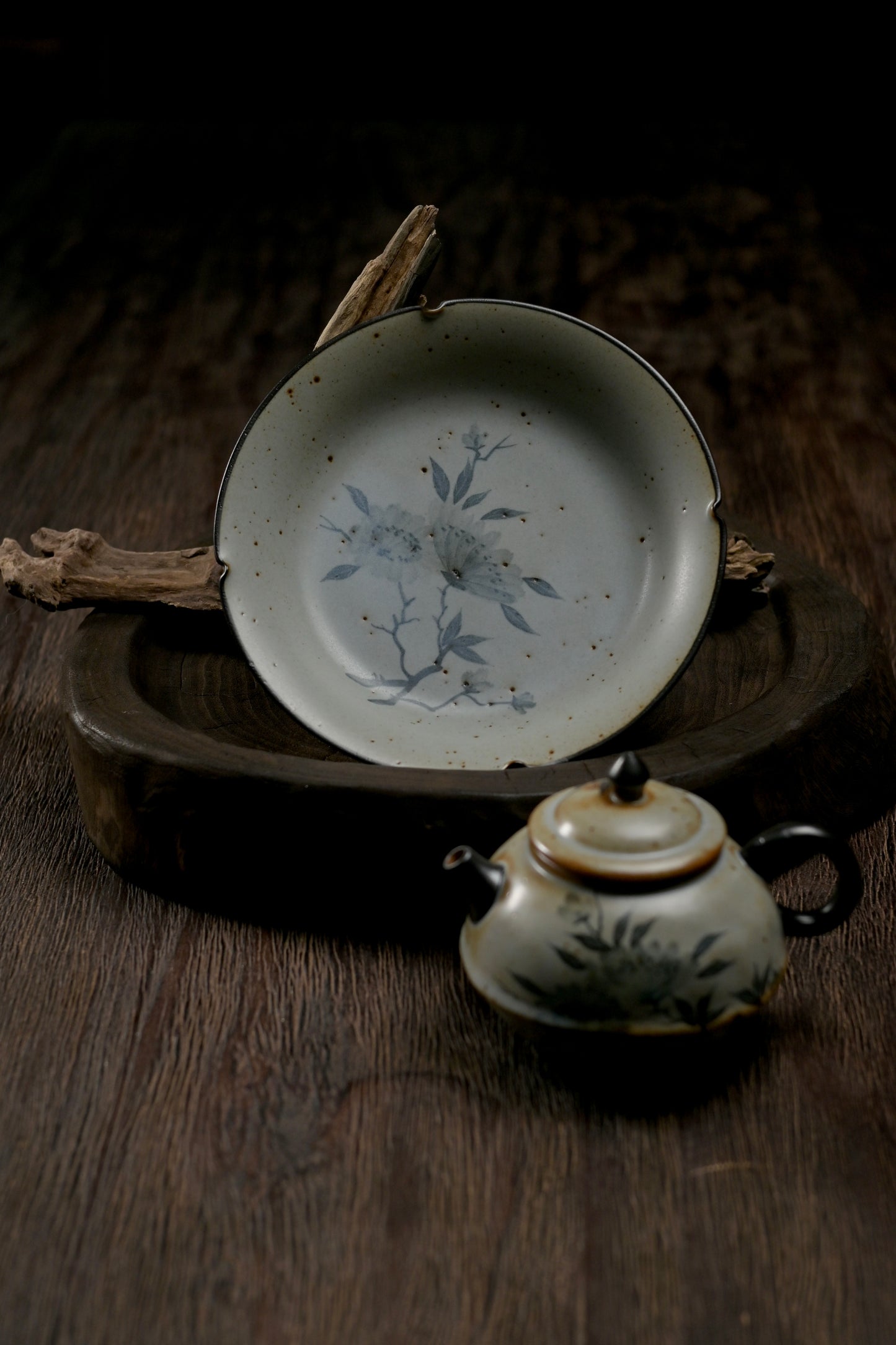 Small-Size Retro Hand-Painted Peony Teapot with Drip Tray