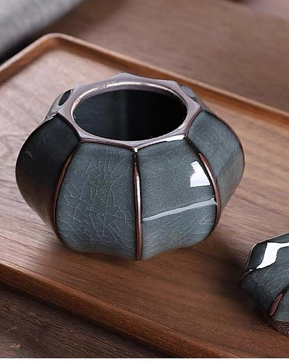 Airtight lid tea storage vessel for preserving loose leaf tea, herbal tea, and premium aged tea