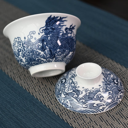 Bol à thé bleu et blanc de Jingdezhen à décor de Qilin