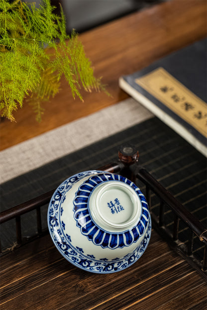 Handbemalte Jingdezhen-Keramik-Teeschale (Gaiwan) in Blau-Weiß