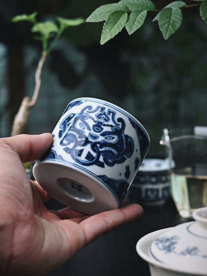Jingdezhen blau-weiß „Taotie“ (饕餮) Totem Meister-Teetasse