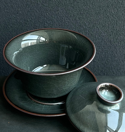 Bol à thé en céladon de Longquan (Gaiwan) argile ferreuse vert foncé